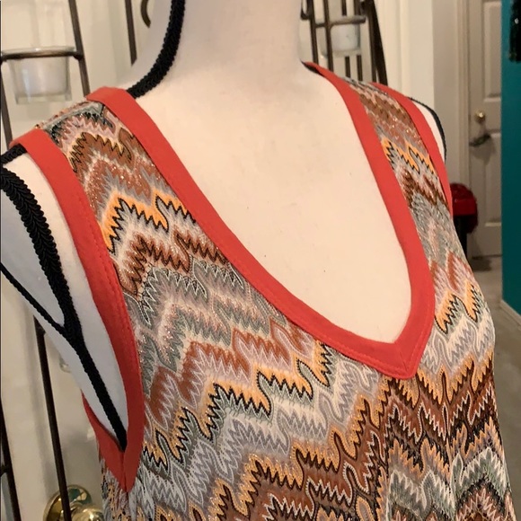 Rust tones lacy Tunic razor back top - Picture 3 of 3